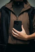 DECODED Leather Backcover w/MagSafe iPhone 17 - Black