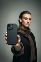 DECODED Leather Backcover w/MagSafe iPhone 17 - Black