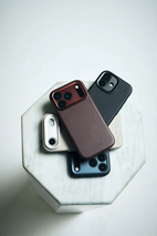 DECODED Leather Detachable Wallet Case w/MagSafe iPhone 17 - Black