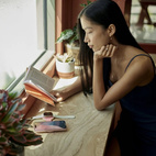 Twelve South ButterFly SE Qi2 Wireless 2-in-1 Travel Charger (USB-C) - Pink